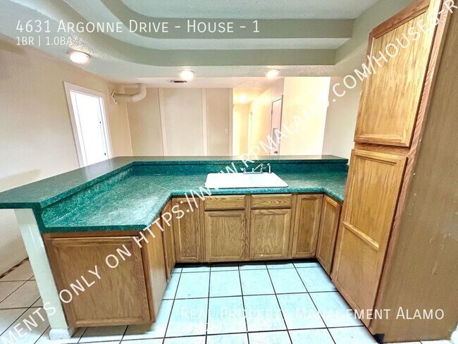 Building Photo - AVAILABLE NOW! ROOM FOR RENT!! 1 Bedroom N...