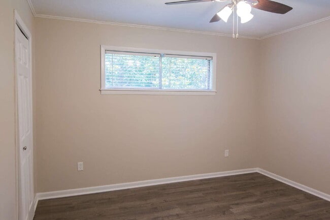 Building Photo - Charming Remodeled 3-Bed/1-Bath Home on 1 Acre — Ideal for Grad Students, Pros, or Game-Day Retre...