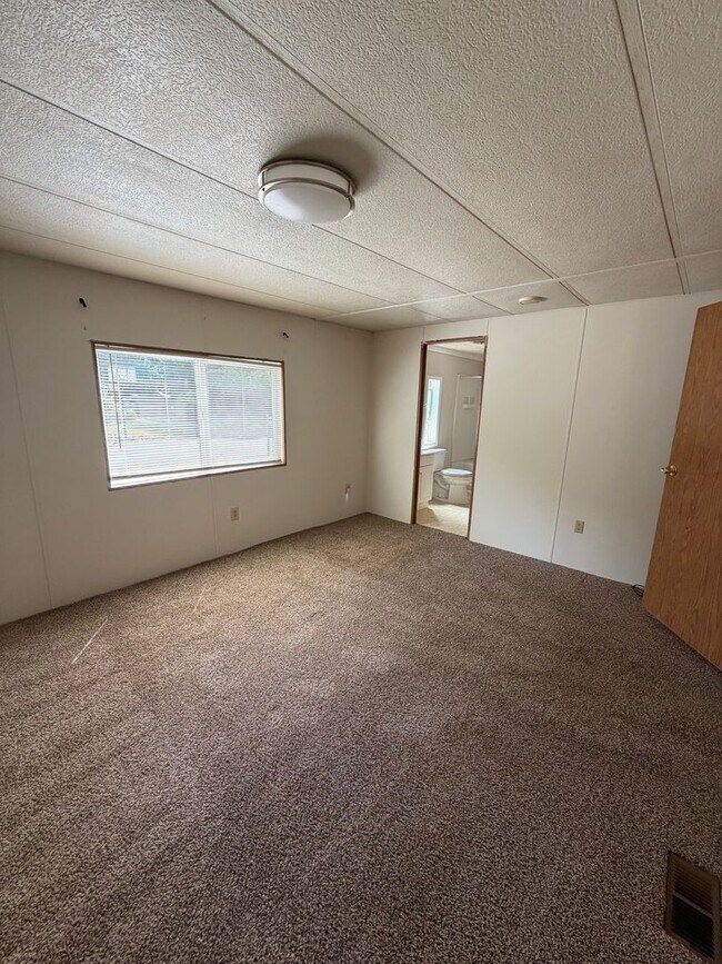 Building Photo - 3 bedroom 2 bath manufactured home in Arlington