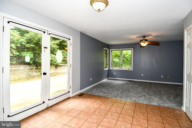 Building Photo - 2062 Farragut Dr
