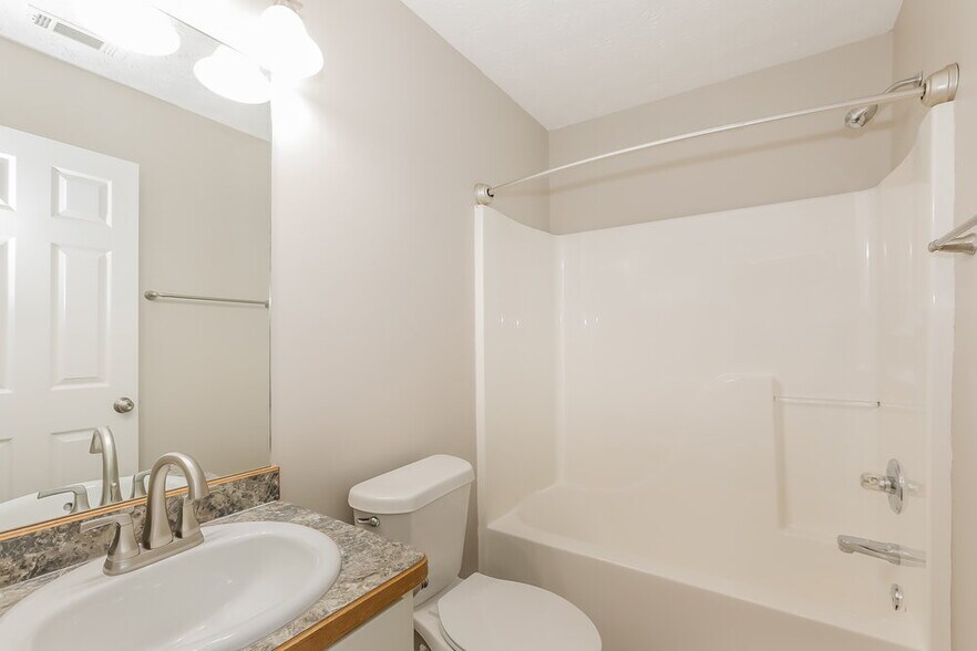 Building Photo - 459 Clearwater Way