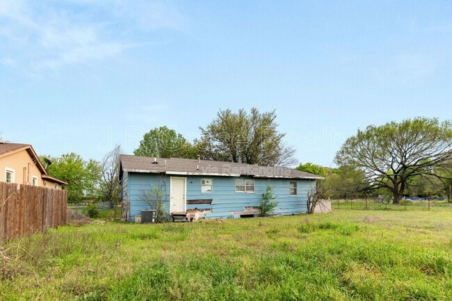Building Photo - 4404 Pecan Ln