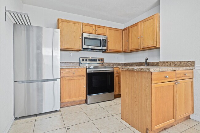 Building Photo - "Charming 4-Bedroom Tampa Home with 2 Full Baths and Spacious Layout!"