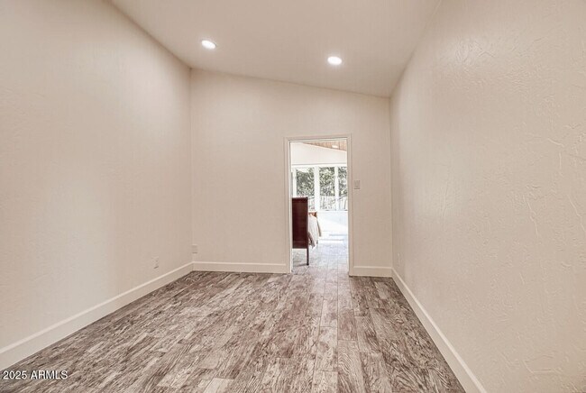 Building Photo - 21 Hummingbird Cir
