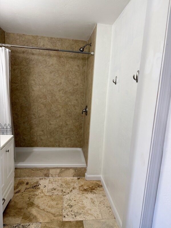 Building Photo - 714 E Eason Ave