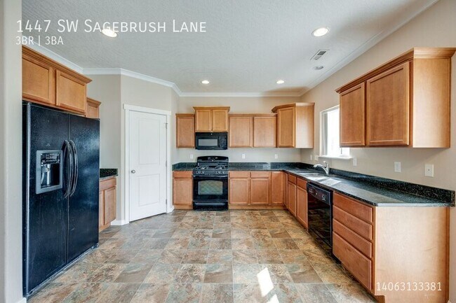 Building Photo - 1447 SW Sagebrush Ln
