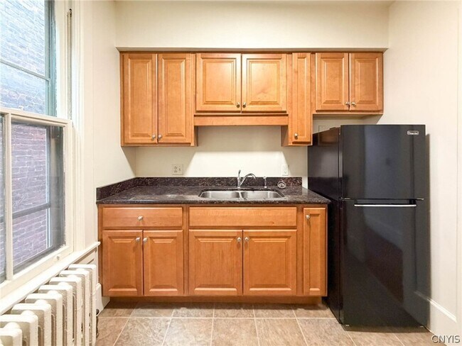 Building Photo - 507 Henry St