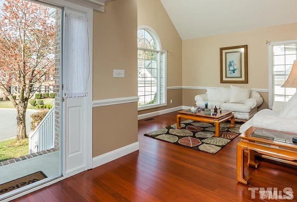 Building Photo - 102 Poplar Knoll Ct