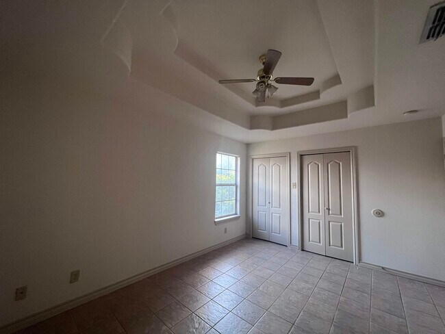 Building Photo - 419 W Eistetter St