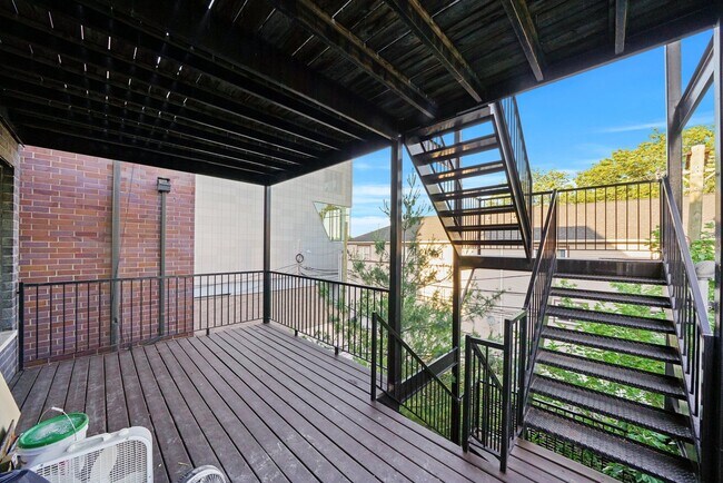 Building Photo - 1541 N Bosworth Ave