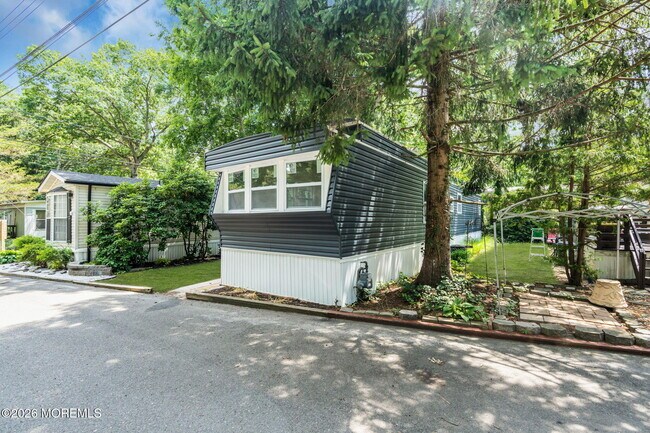 Building Photo - 56 Marcia Memorial Cir