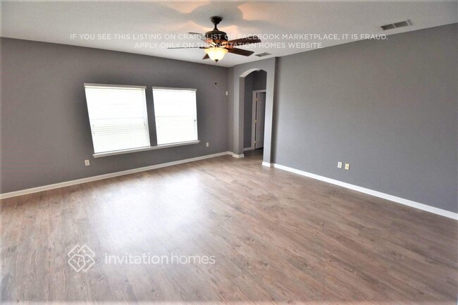 Building Photo - 2850 Woodstone Dr