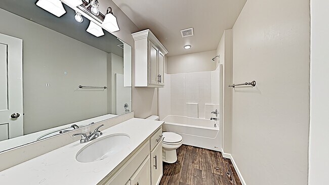 Building Photo - Great 3 Bedroom 2 Bath Duplex Near Tinker AFB