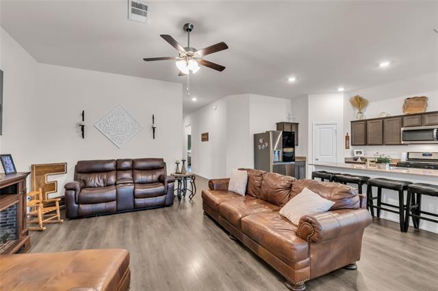 Building Photo - 900 Honey Maple St