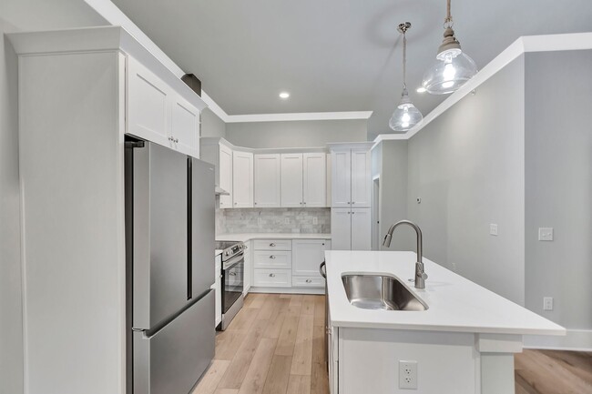 Building Photo - Updated 2-Bedroom Home in Indigo Hall at H...
