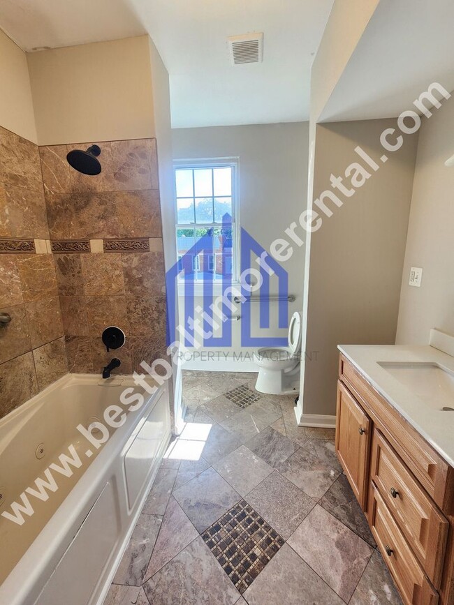 Building Photo - Spacious 8 Bedroom Single Family House in ...