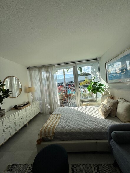 Building Photo - 1161 W 46th St