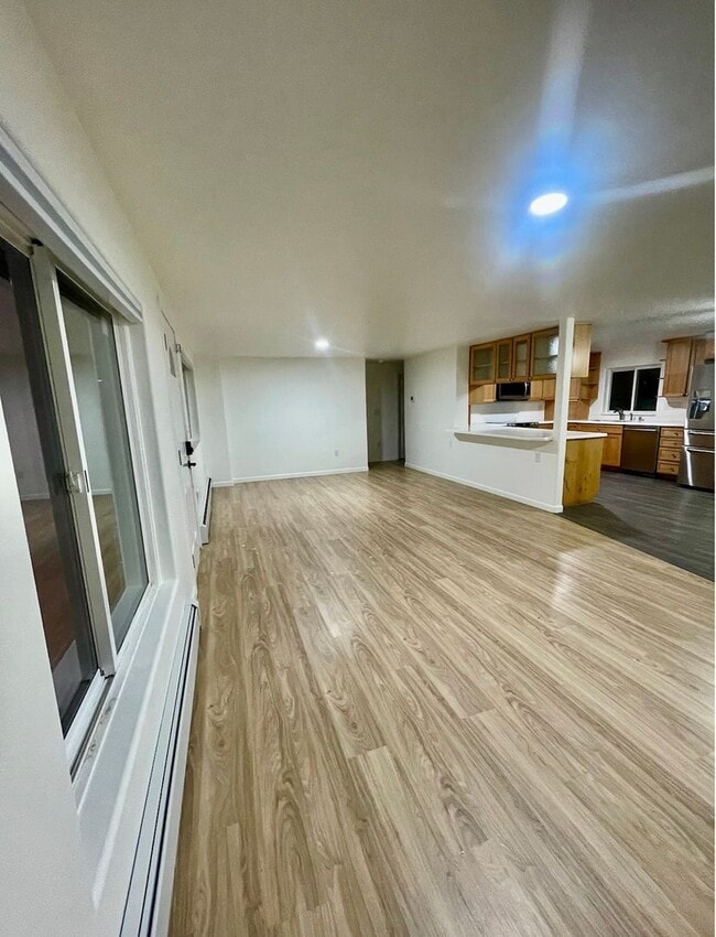 Building Photo - Fantastic 4 bedroom home on a large lot with a fenced in back yard in Eagle River! Available now