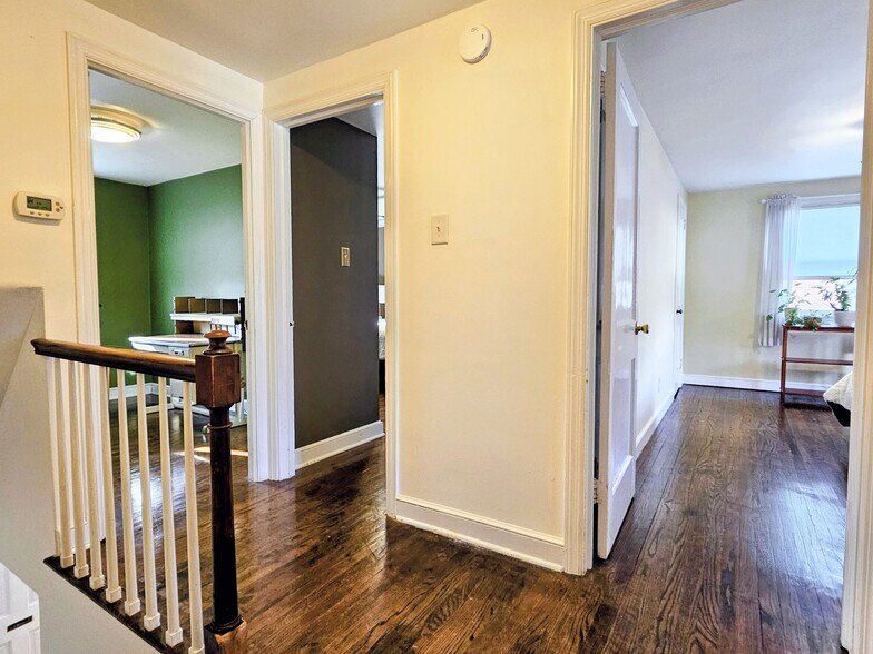 Building Photo - 947 Janet Ave