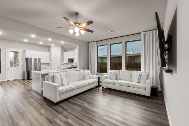 Building Photo - 31418 Whitcombe Summit Wy