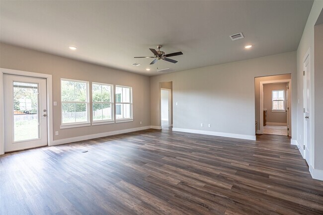 Building Photo - 2044 Salina Cir