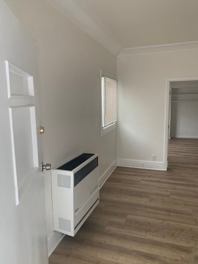 Building Photo - 137 E 31st St