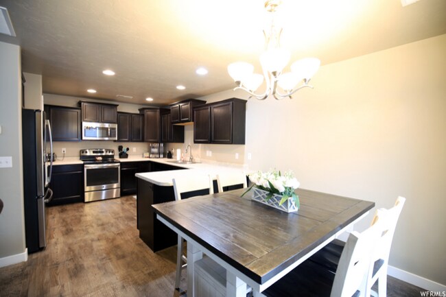Building Photo - 1754 W 10 S