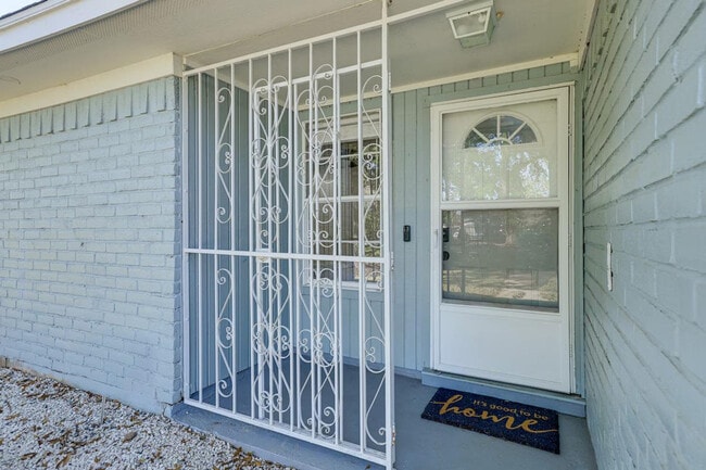 Building Photo - 8020 Botany Ln