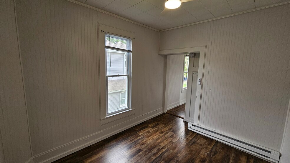 Building Photo - 238 S Maple St