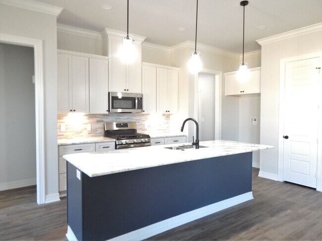 Building Photo - Whitehouse ISD! Gorgeous 4 Bedroom, 2 Bath...