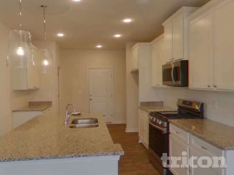 Building Photo - 222 Savannah Wood Rd