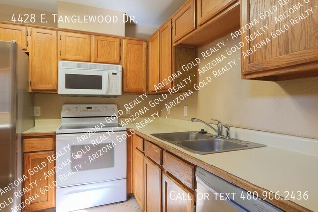 Building Photo - 4428 E Tanglewood Dr