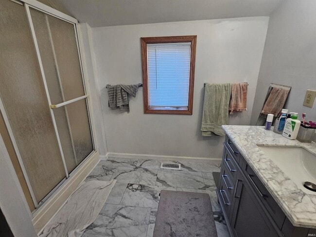 Building Photo - 405 E 15th St