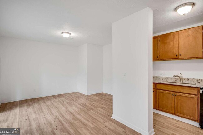 Building Photo - 1903 Whitehall Forest Ct SE