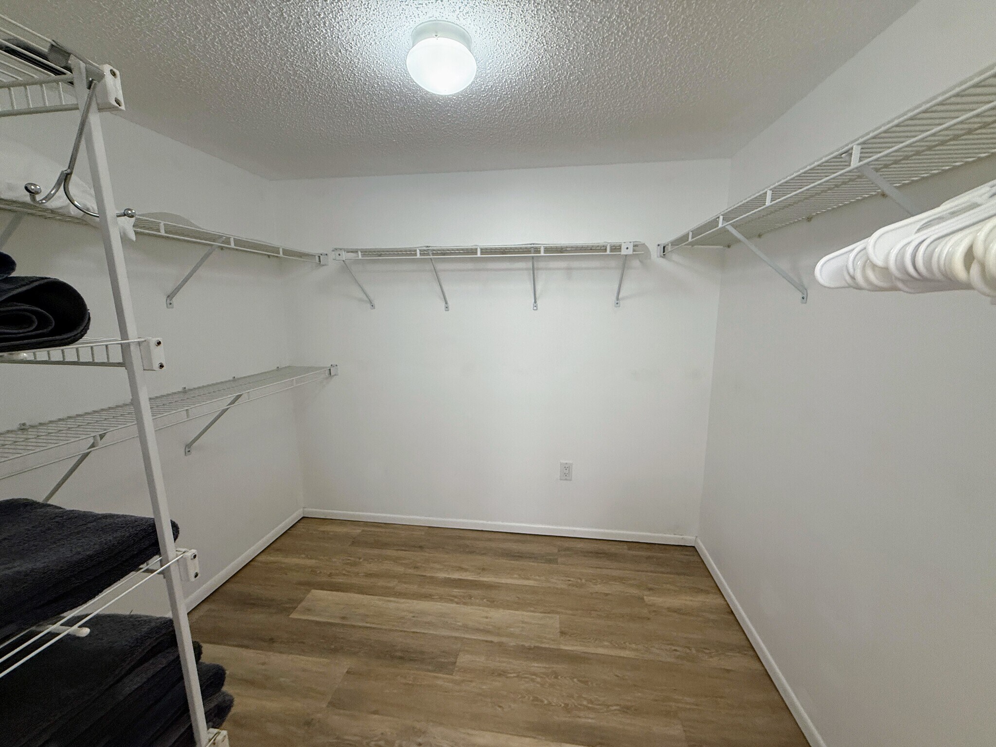 Building Photo - 4530 Pinebrook Cir