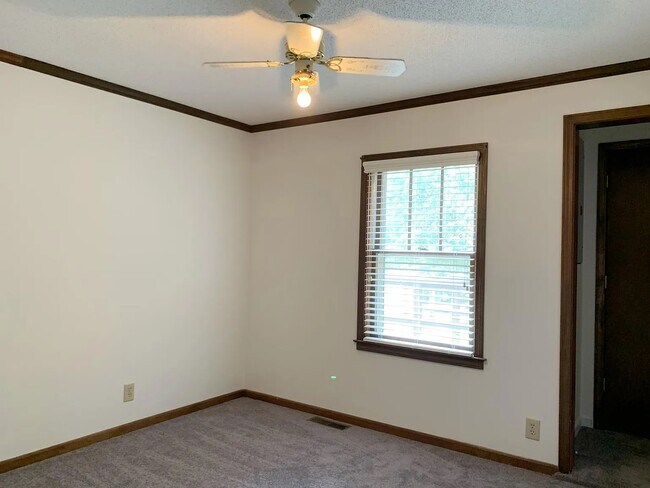 Building Photo - 600 Garrison Rd