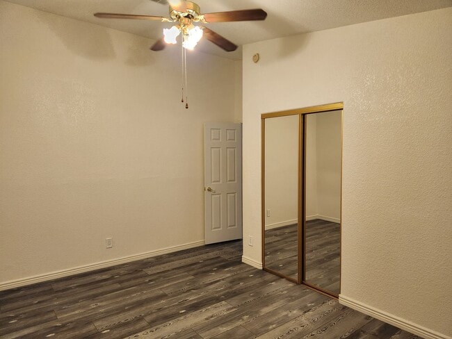 Building Photo - Stunning 3 bed / 2 bath Solar Home in Desi...