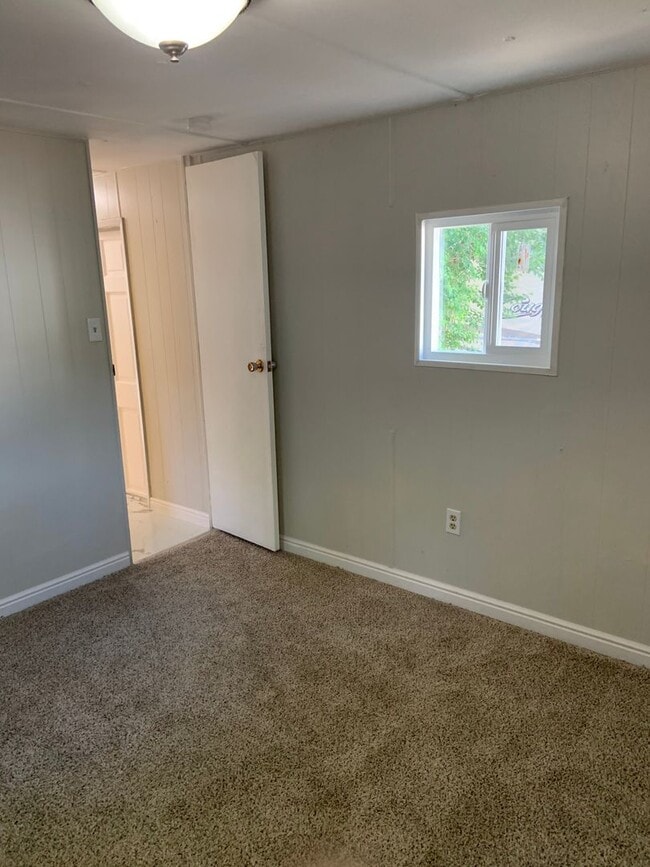 Building Photo - Remodeled 1 bedroom single wide in Elko
