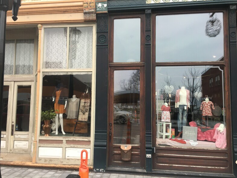 Entrance - 314 E 4th St