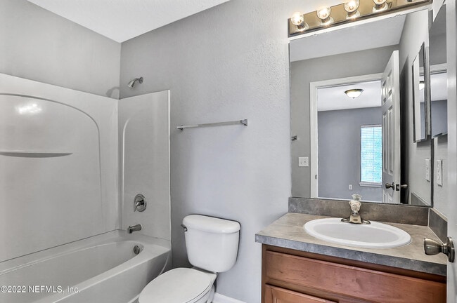 Building Photo - 822 Black Cherry Dr S