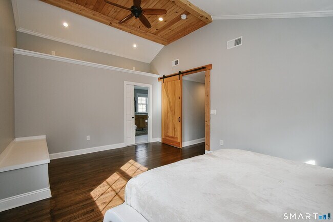 Building Photo - 50 1/2 Mountain Spring Rd