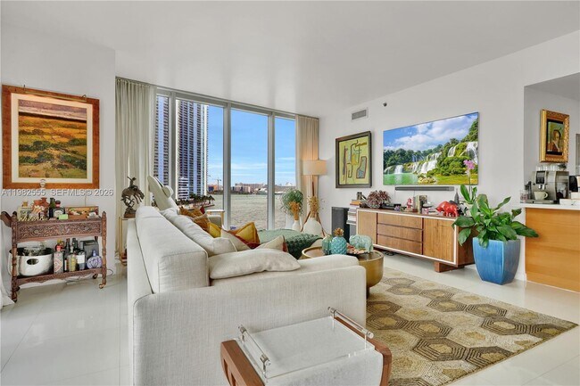 Building Photo - 465 Brickell Ave