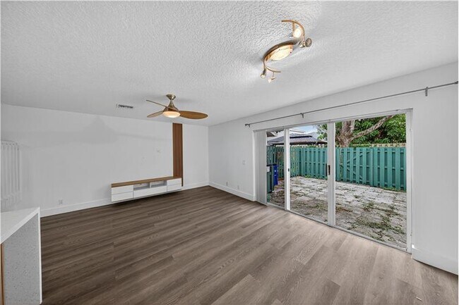 Building Photo - 744 NW 42nd Pl