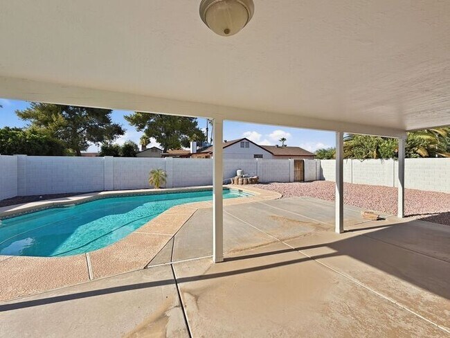 Building Photo - 3 Bedroom Home In Heart of Chandler for Rent