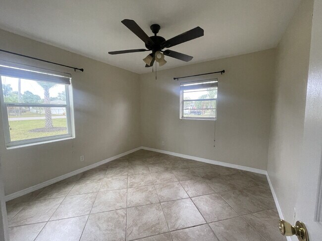 Building Photo - 400 S Pine S