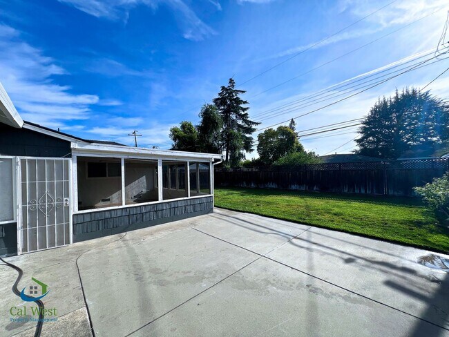 Building Photo - $4,750 - Beautiful 3 Bed/2 Bath in Cambrian neighborhood-Pets possible with approval