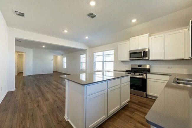 Building Photo - Charming Sunlit 4-Bedroom 2-Bathroom Home!