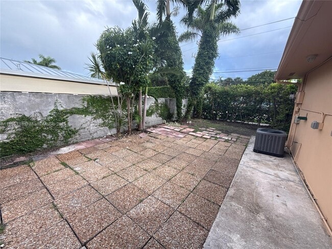 Building Photo - 4315 SW 69th Ave