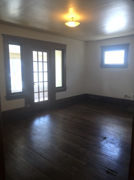 Building Photo - 588 Schiller Ave