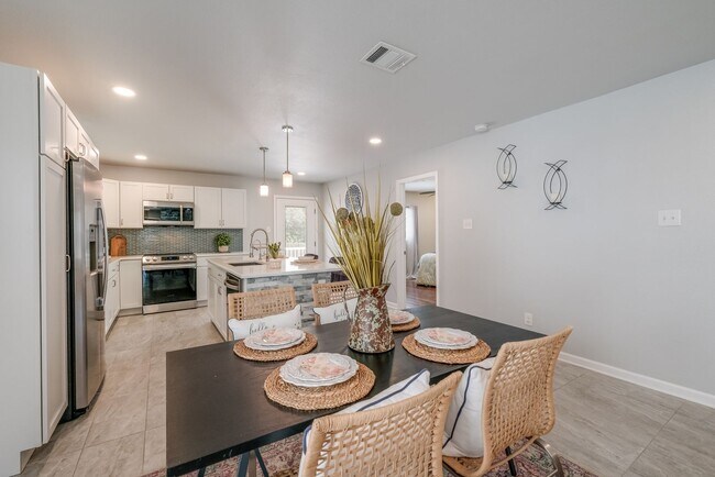 Building Photo - Charming Orchard Acres Home